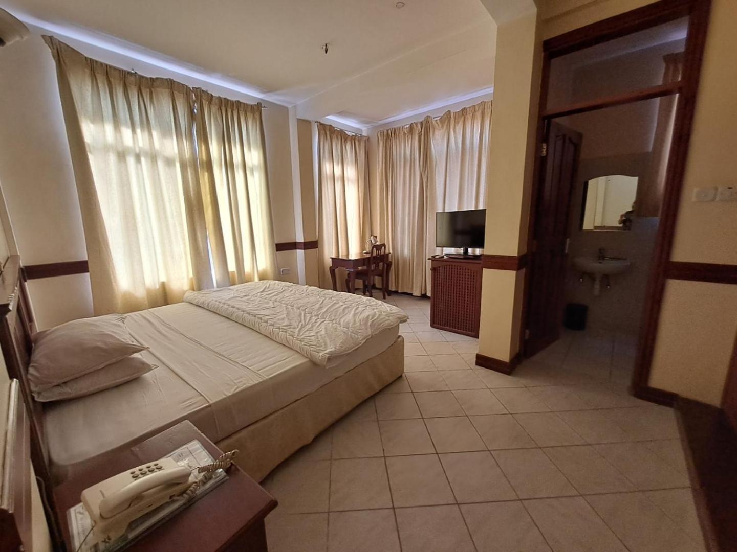 Moshi Leopard Hotel 外观 照片